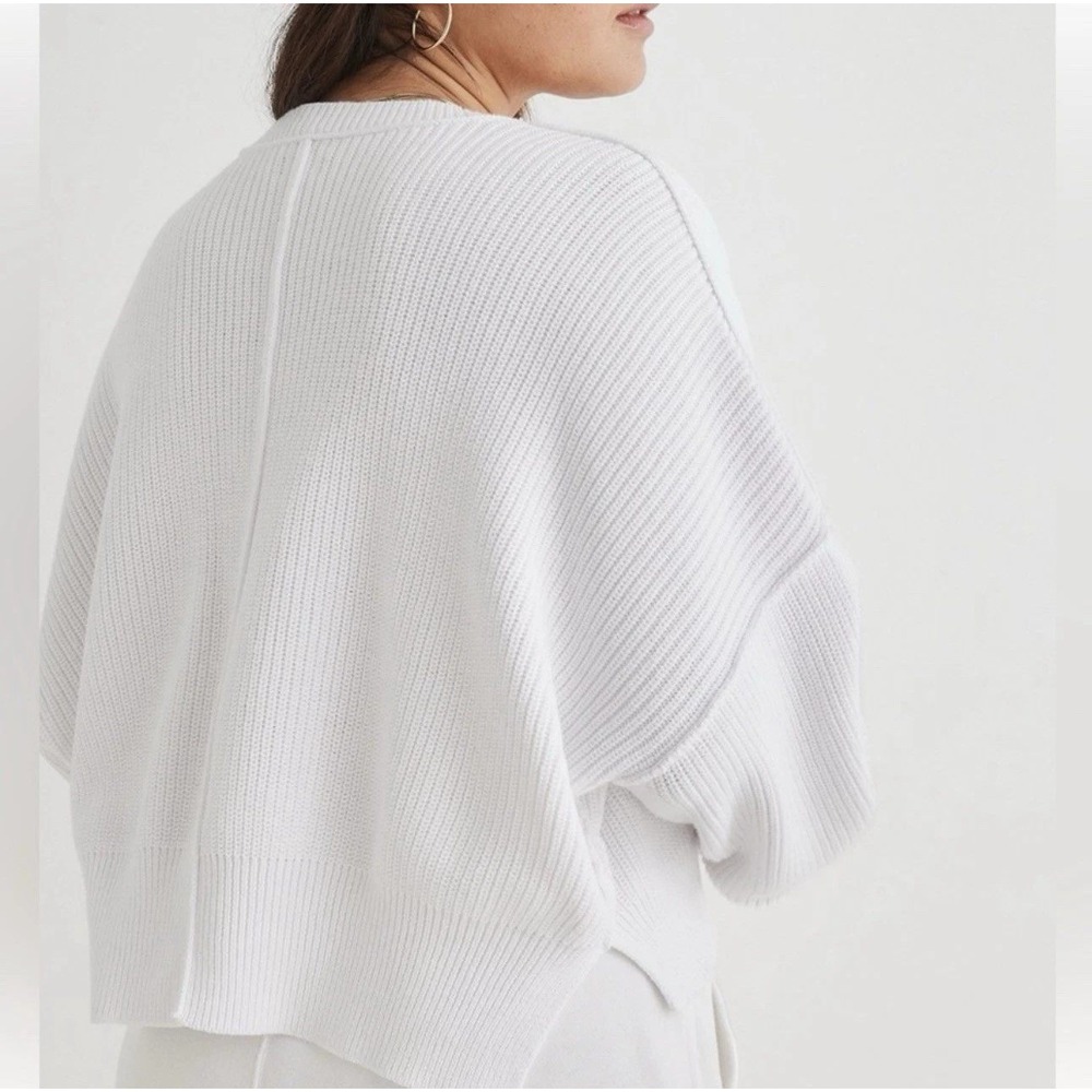 Aerie Beyond Cropped White Sweater Size Medium Sweater Small